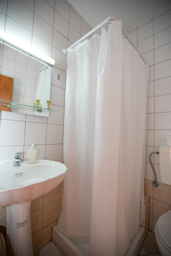 Saga Pension Gythio Buitenkant foto