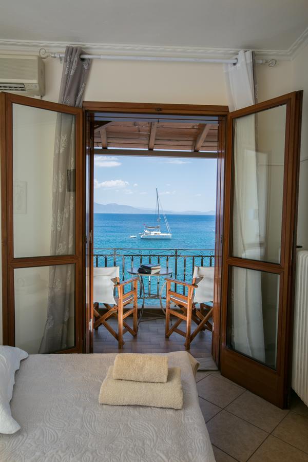 Saga Pension Gythio Buitenkant foto