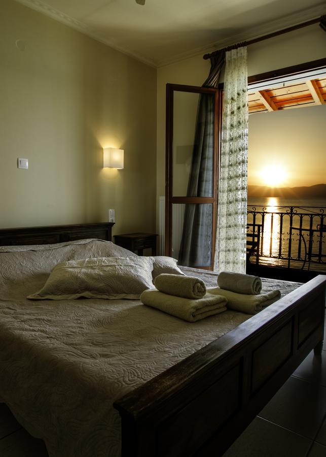 Saga Pension Gythio Buitenkant foto